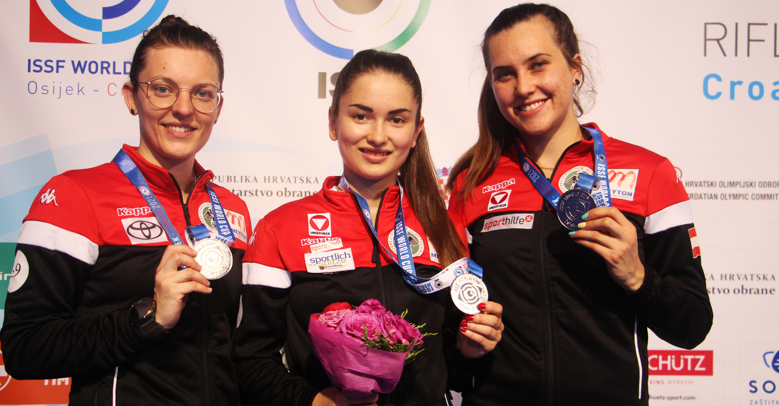 Österreichs Frauenmannschaft Hofmann, Köck und Waibel schoss sich im KK-Dreistellungsmatch-Teambewerb sensationell auf den zweiten Platz © Margit Melmer, ÖSB